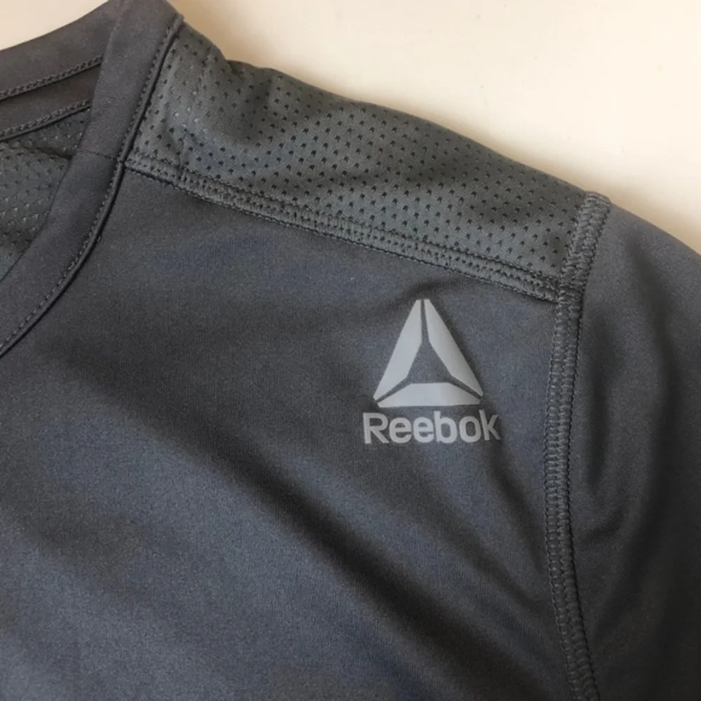 Reebok Gray Speedwick Tee T-shirt Top ((size XL))